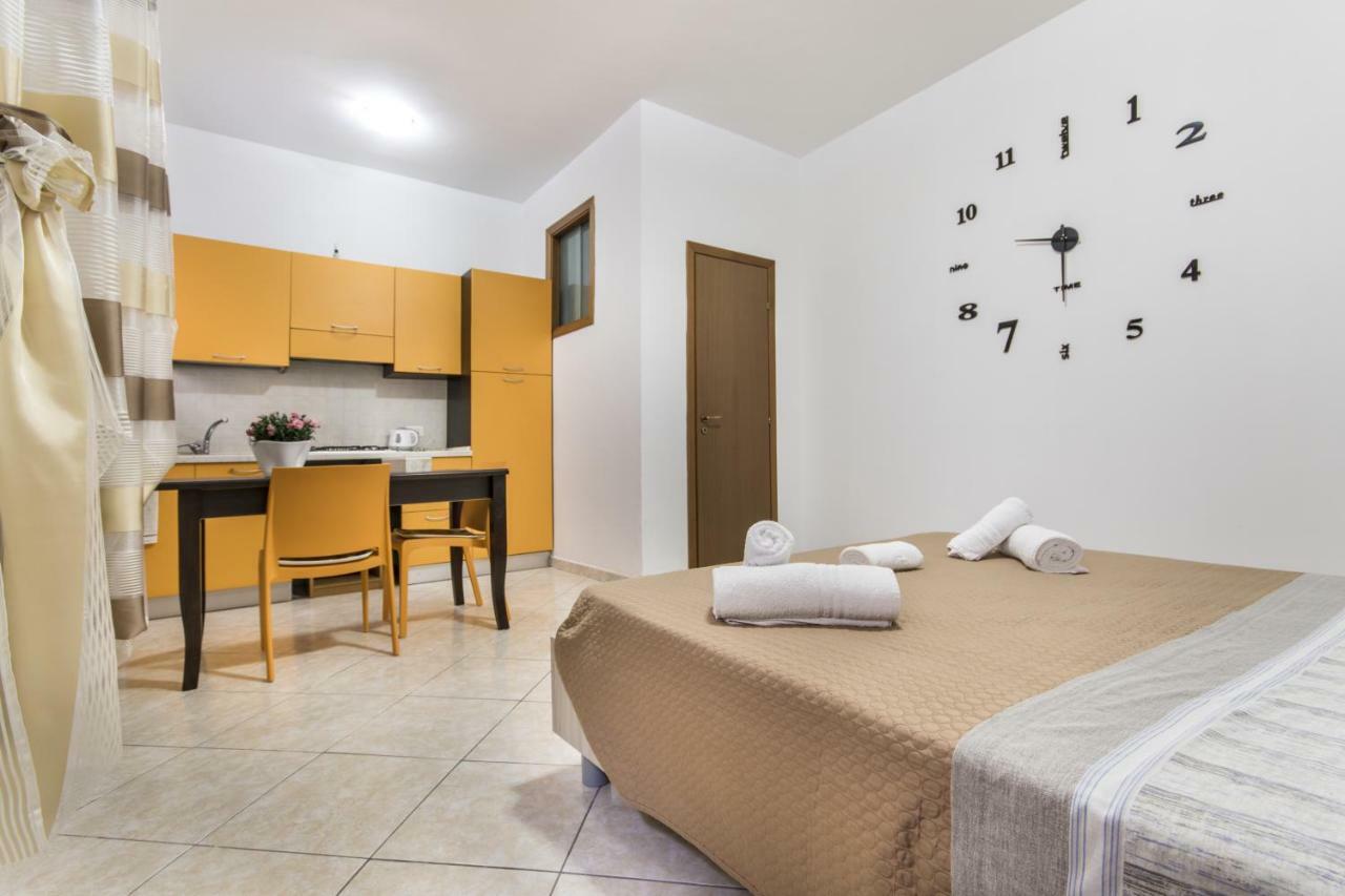 In Centro Rooms Vicino Cefalu Self-Chek-In Кампофеліче-ді-Роччелла Екстер'єр фото