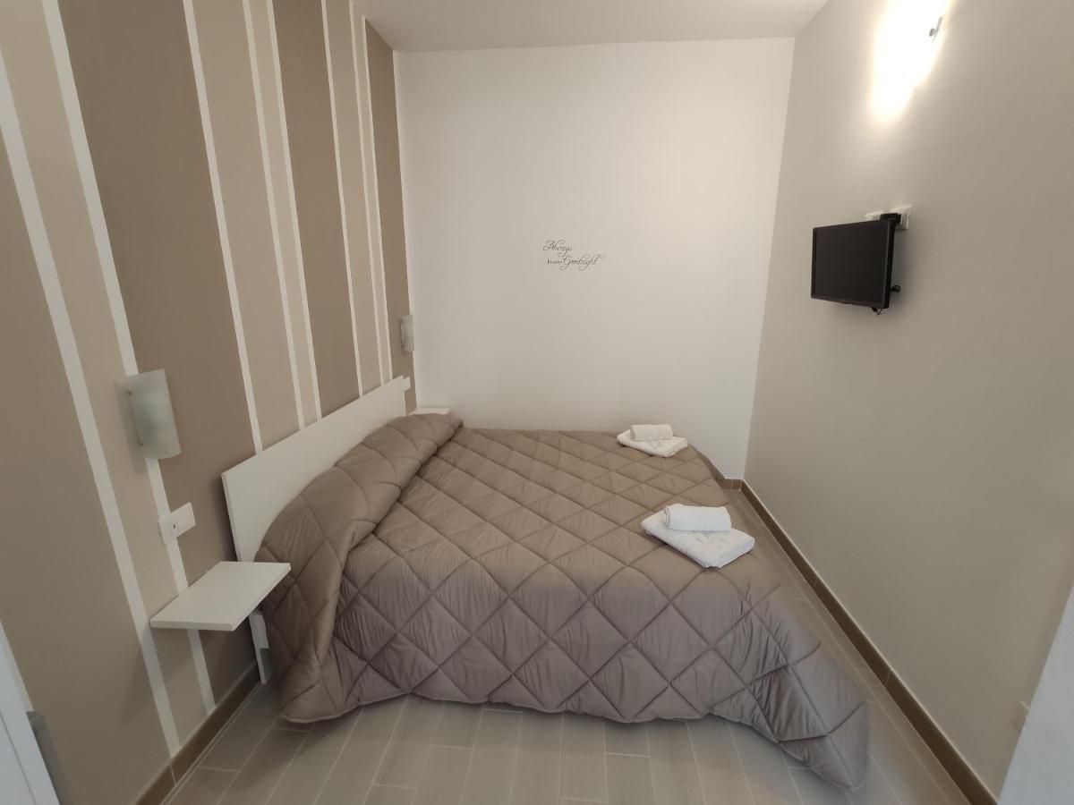 In Centro Rooms Vicino Cefalu Self-Chek-In Кампофеліче-ді-Роччелла Екстер'єр фото